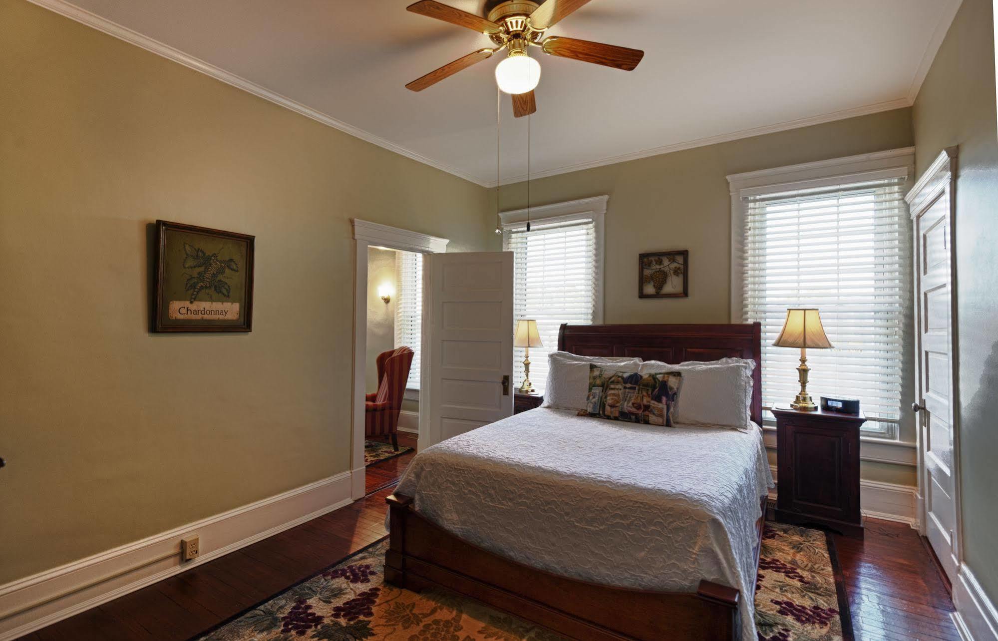 Steeles Tavern Manor Bed & Breakfast Raphine Exterior photo